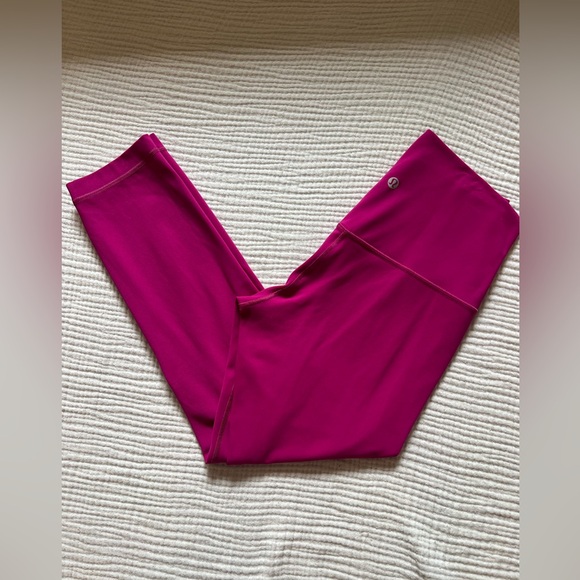 lululemon Align High-Rise Crop 23" Ripened Raspberry
Size 6 - Picture 1 of 5